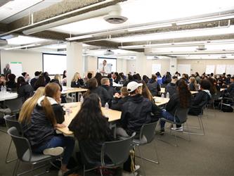Leadership students are welcomed to the System Thinking training